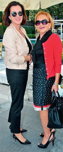 Ela Soysal' ın yeniden doğuşunu kutladılar.