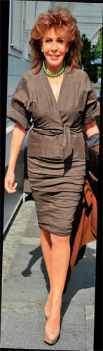 Ela Soysal' ın yeniden doğuşunu kutladılar.