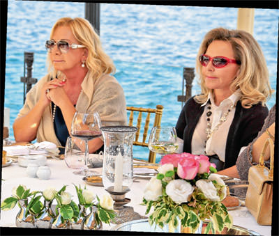 Ela Soysal' ın yeniden doğuşunu kutladılar.