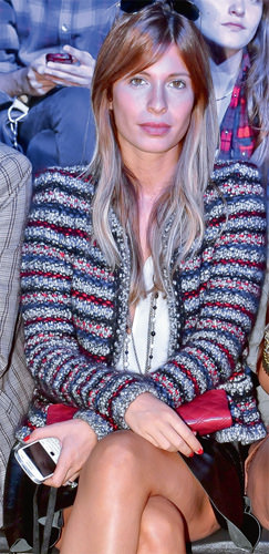 Çiğdem Akın'dan aykırı defile