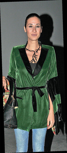 Çiğdem Akın'dan aykırı defile