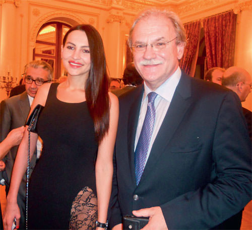 Fransız Sarayı'nın tarihi kitap oldu...