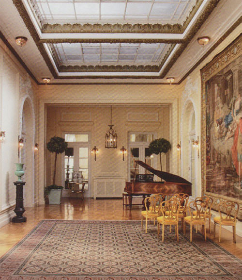 Fransız Sarayı'nın tarihi kitap oldu...