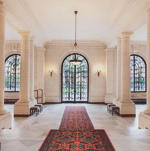 Fransız Sarayı'nın tarihi kitap oldu...