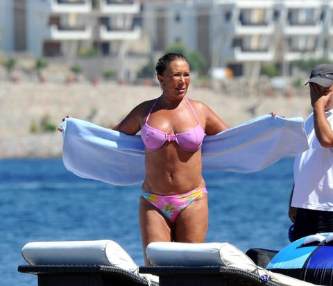 Üstsüz yakalanan ünlü isimler