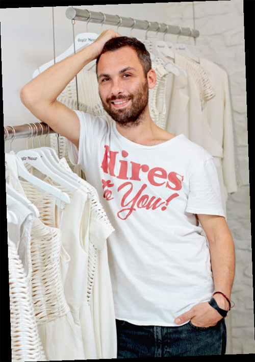 Özgür Masur ayakkabı tasarladı