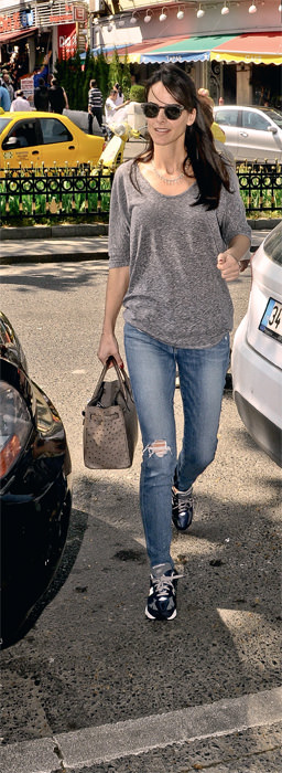 Sosyete caddelerde boy gösterdi!