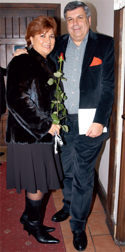 Sıkı dostlar sirtaki ile coştu