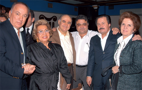 Sıkı dostlar sirtaki ile coştu