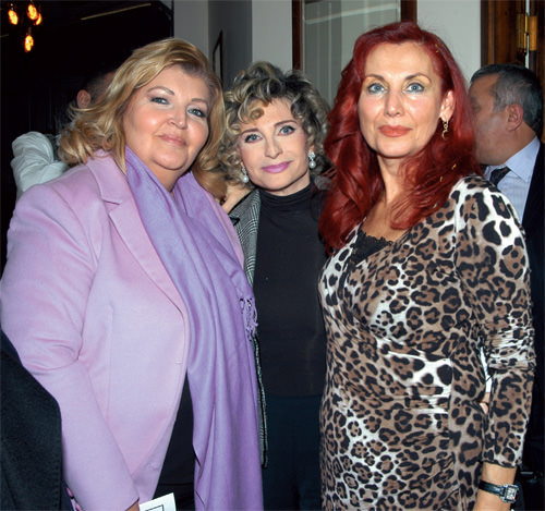 Sıkı dostlar sirtaki ile coştu