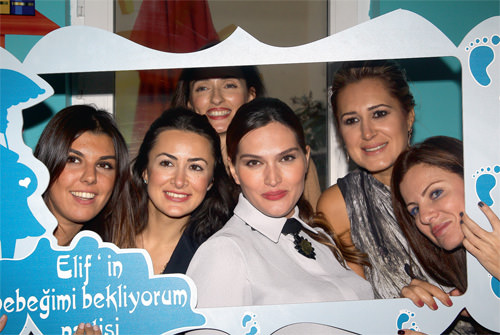 Elif Gönlüm’e dostlarından baby shower partisi