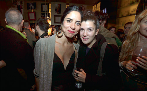 Peçete partisinde eğlendiler