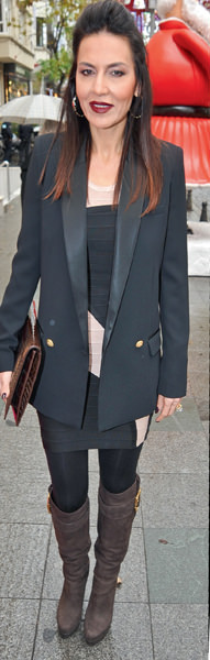 Begün Şen dostları için yeni yıl daveti verdi