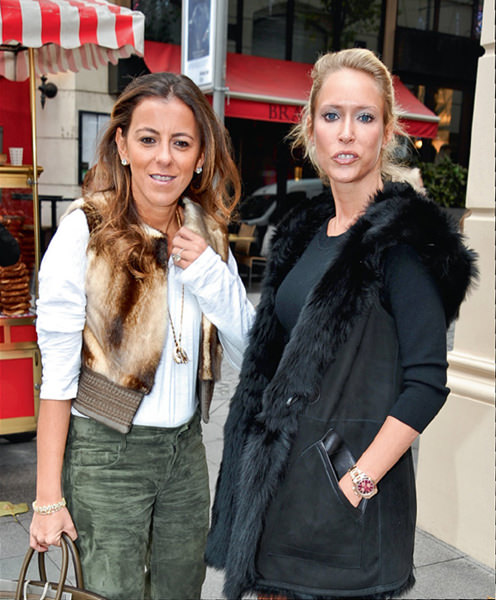 Begün Şen dostları için yeni yıl daveti verdi