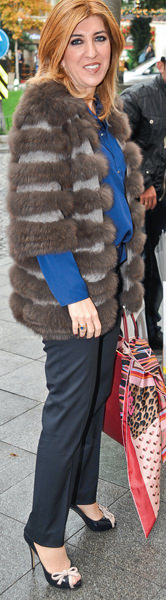 Begün Şen dostları için yeni yıl daveti verdi