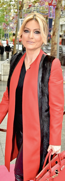 Begün Şen dostları için yeni yıl daveti verdi