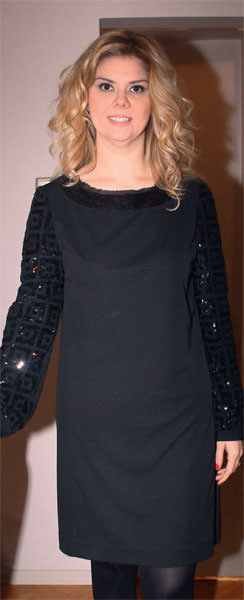 Yılbaşı davetinde koleksiyonunu tanıttı