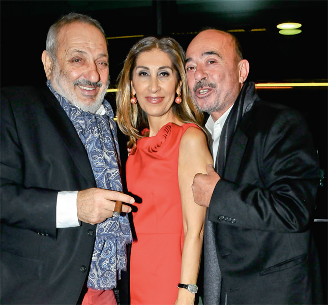 Polat ailesi dostlarını otelde topladı