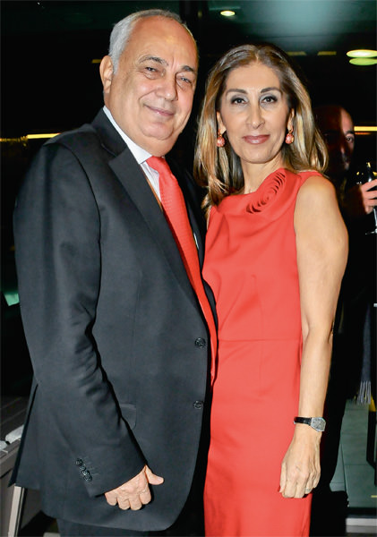 Polat ailesi dostlarını otelde topladı