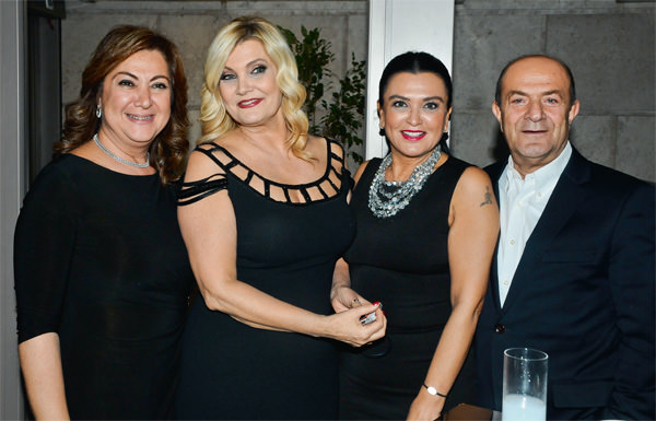 Polat ailesi dostlarını otelde topladı