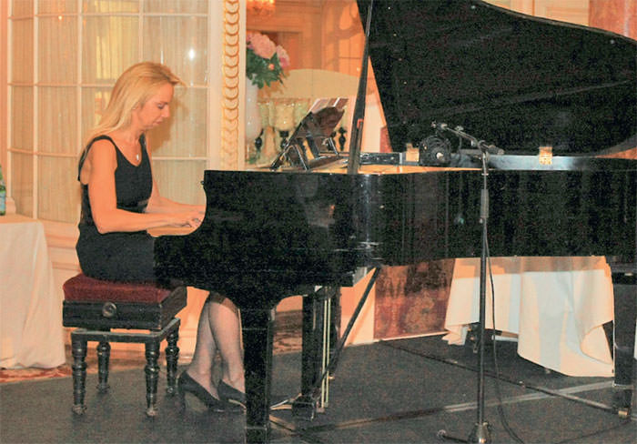 Hülya Biren 50. yaşını Monte Carlo'da kutladı