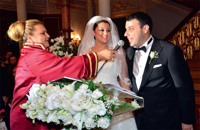 Yalıda düğün, ada'da balayı