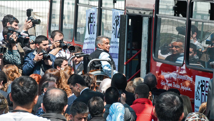 BEDENSEL ENGELLİLERE ÖZEL OTOBÜS