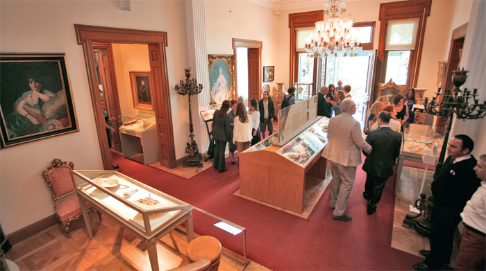 Geçmişten günümüze yelpaze sergisi açıldı