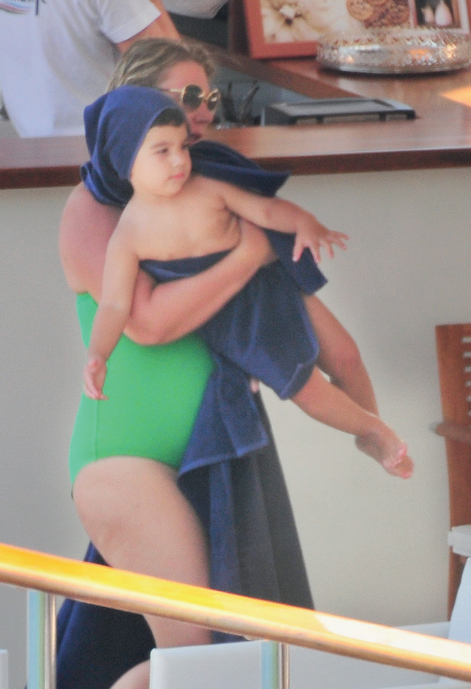 Ünlüler Bodrum'a akın etti