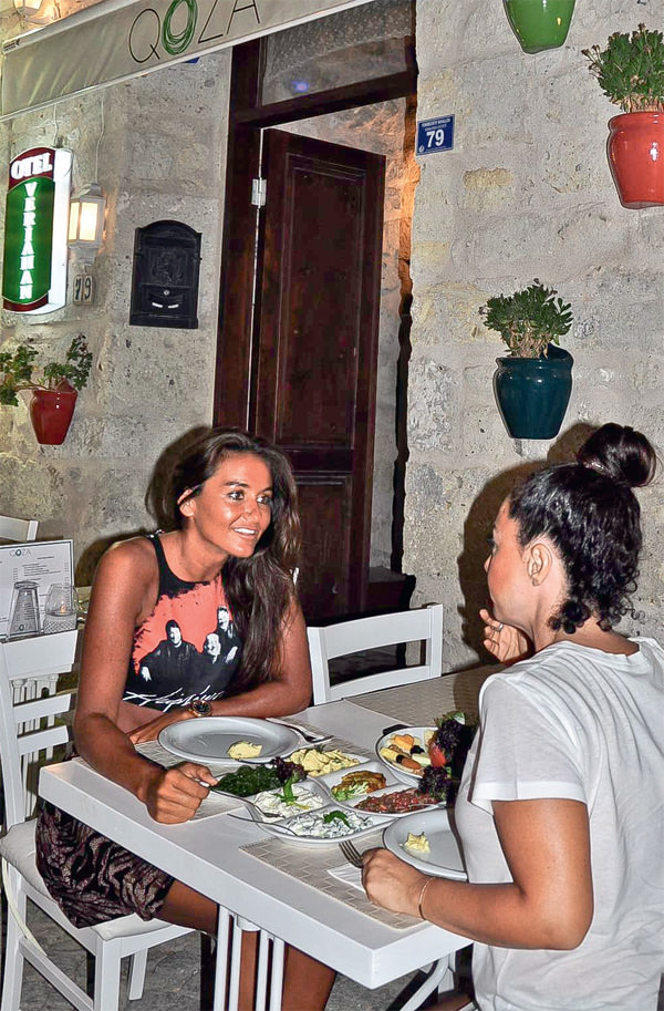 Çeşme günleri çok renkli
