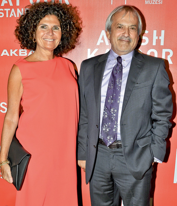 Anish Kapoor'un sergisine akın ettiler!