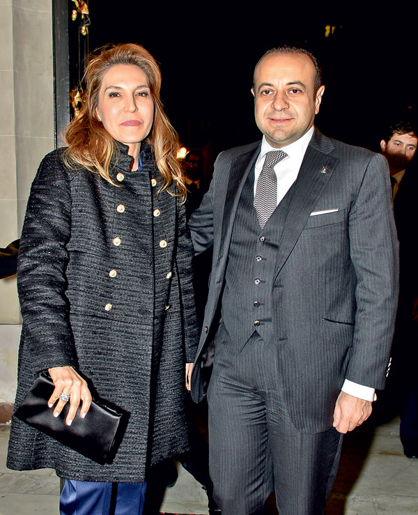 Süperstarın nişan töreni