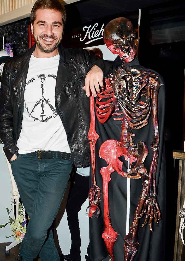 Çocuklar için el ele verdiler