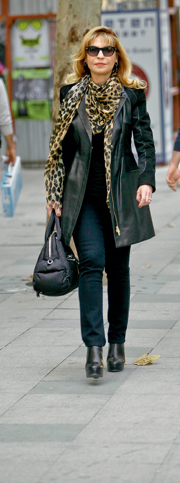 Sosyete caddelerde boy gösterdi!