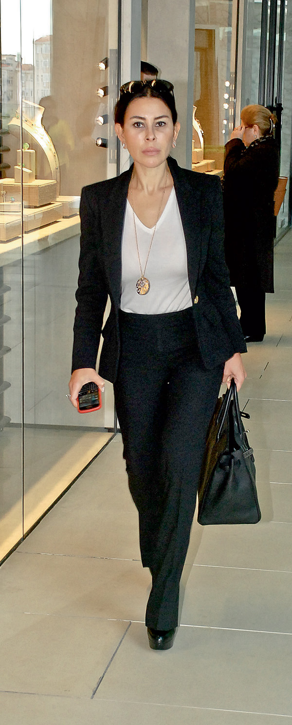 Sosyete caddelerde boy gösterdi!