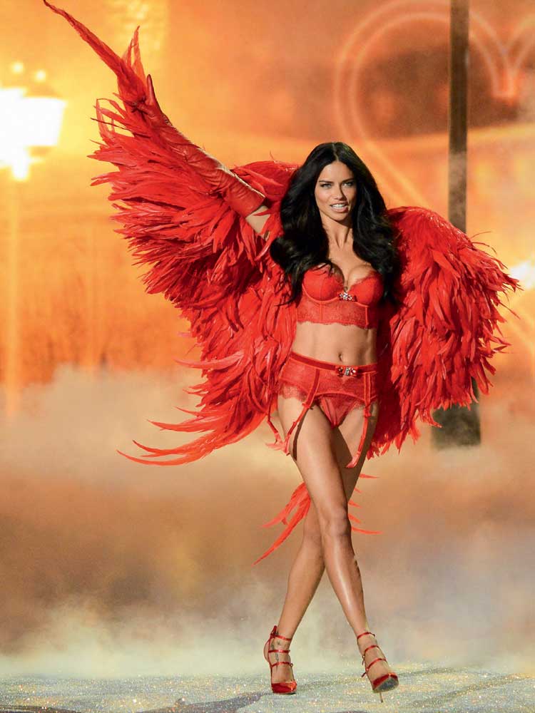 Melekler bir kez daha büyüledi