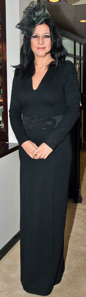 Doğum gününü dostlarıyla kutladı