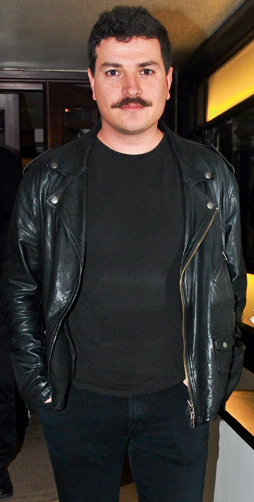 Doğum gününü dostlarıyla kutladı