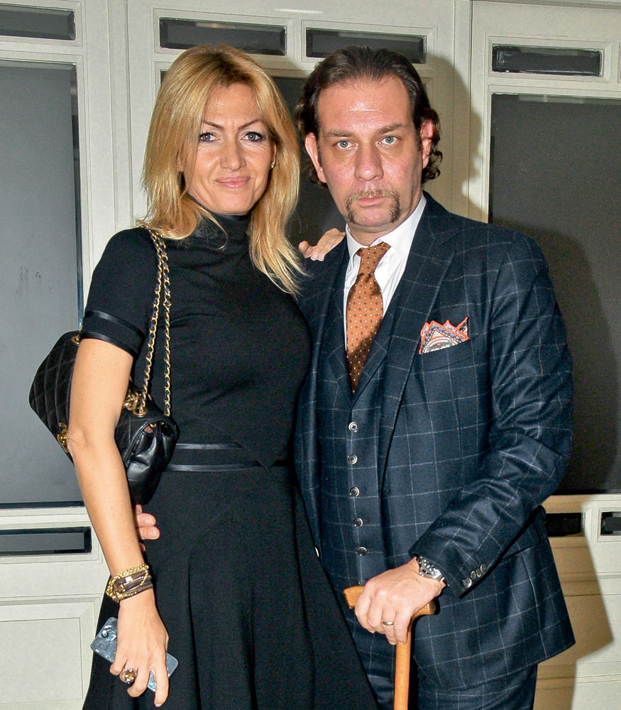 Doğum gününü dostlarıyla kutladı