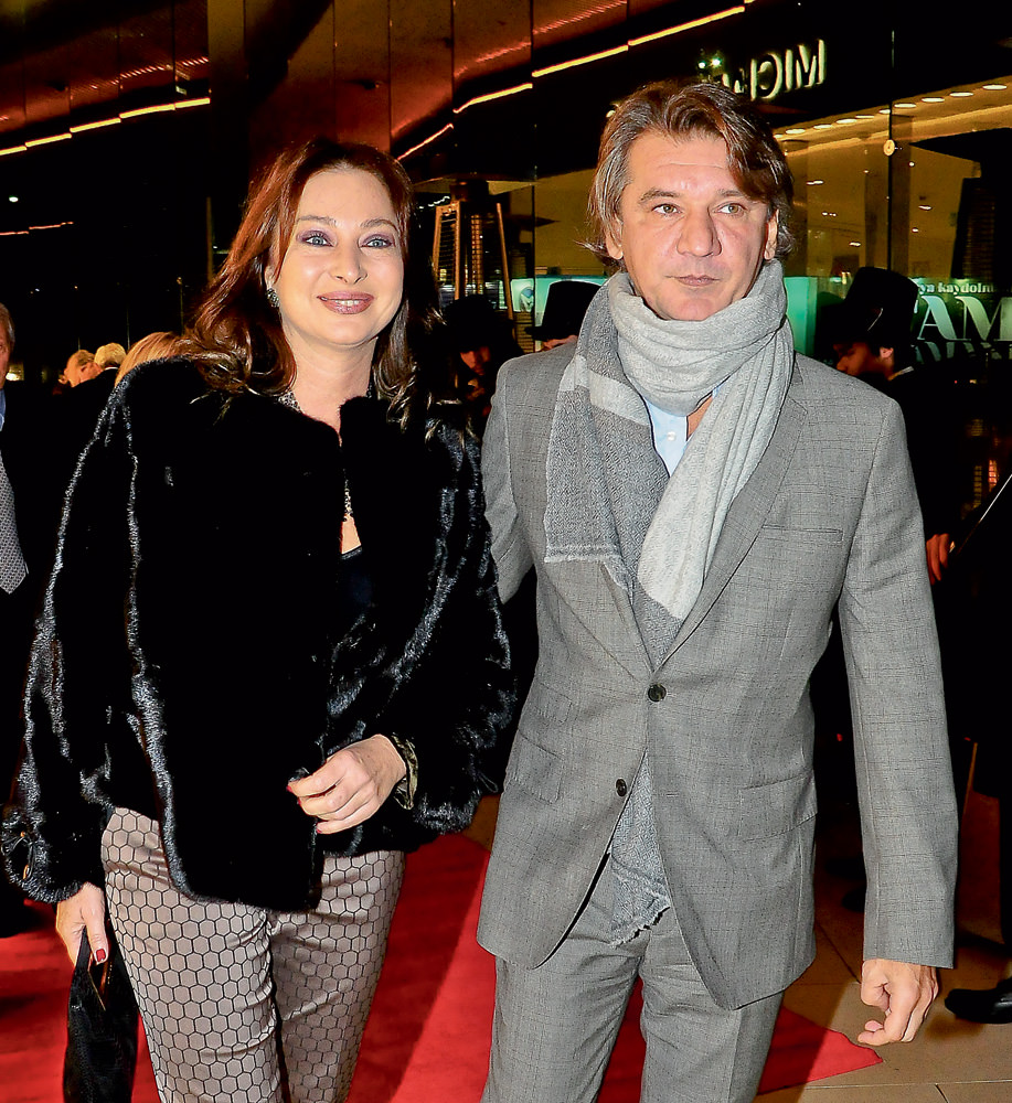 Vakko yeni mağazasını yılbaşı davetiyle açtı