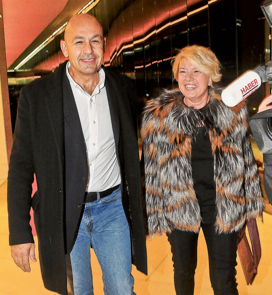 Vakko yeni mağazasını yılbaşı davetiyle açtı