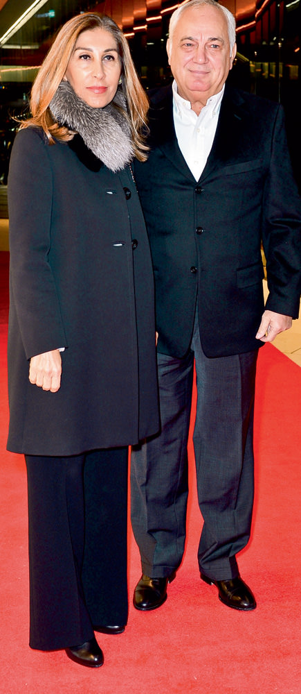 Vakko yeni mağazasını yılbaşı davetiyle açtı