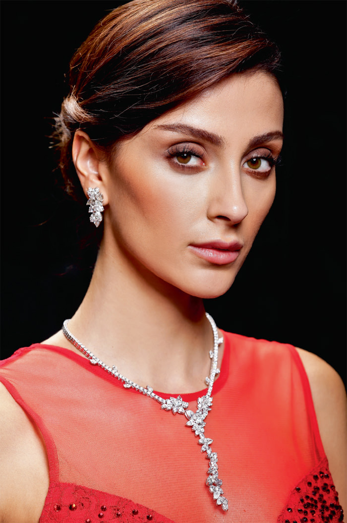 Özge Ulusoy'dan çok özel pozlar