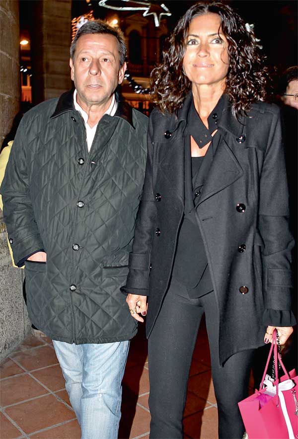 Dostları için Noel daveti verdiler