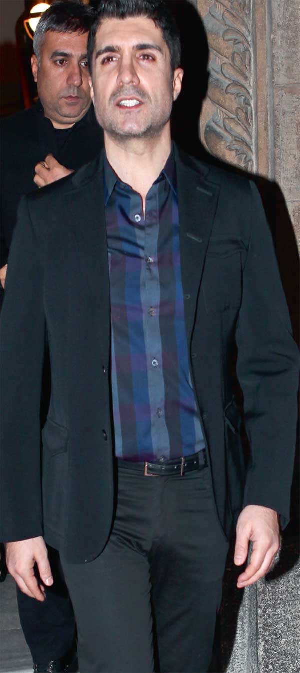 Dostları için Noel daveti verdiler