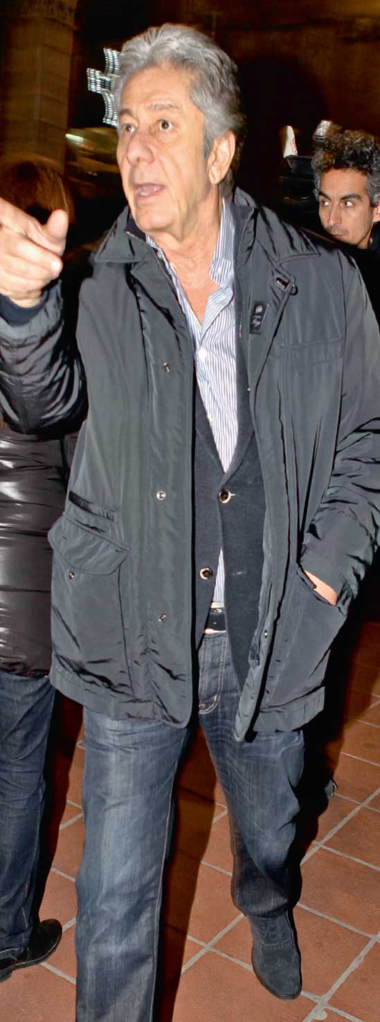 Dostları için Noel daveti verdiler