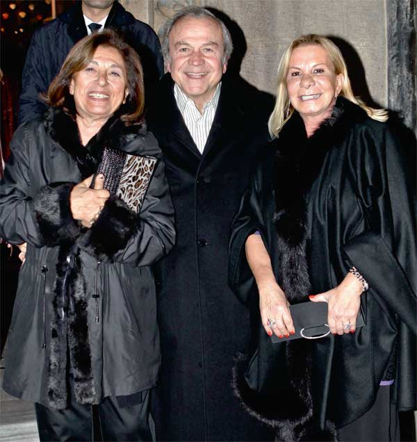 Dostları için Noel daveti verdiler