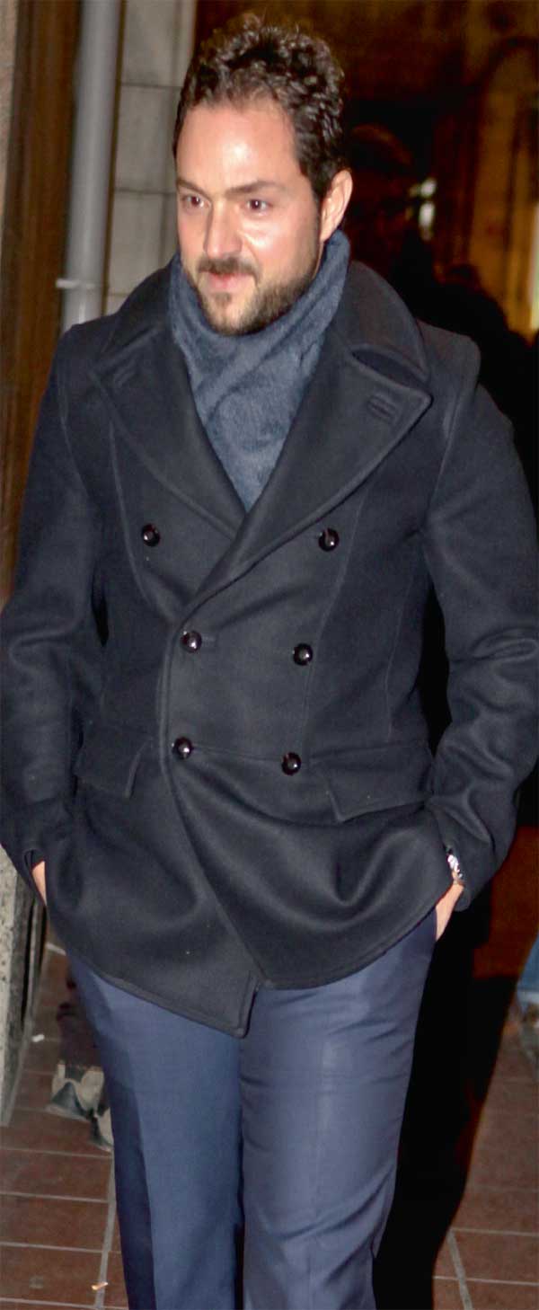 Dostları için Noel daveti verdiler