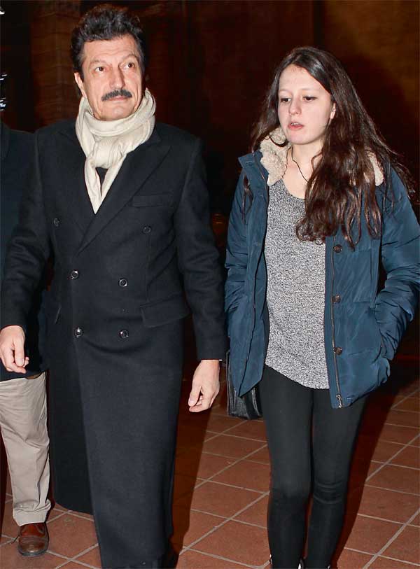 Dostları için Noel daveti verdiler