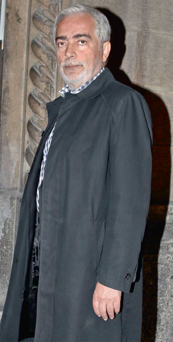 Dostları için Noel daveti verdiler